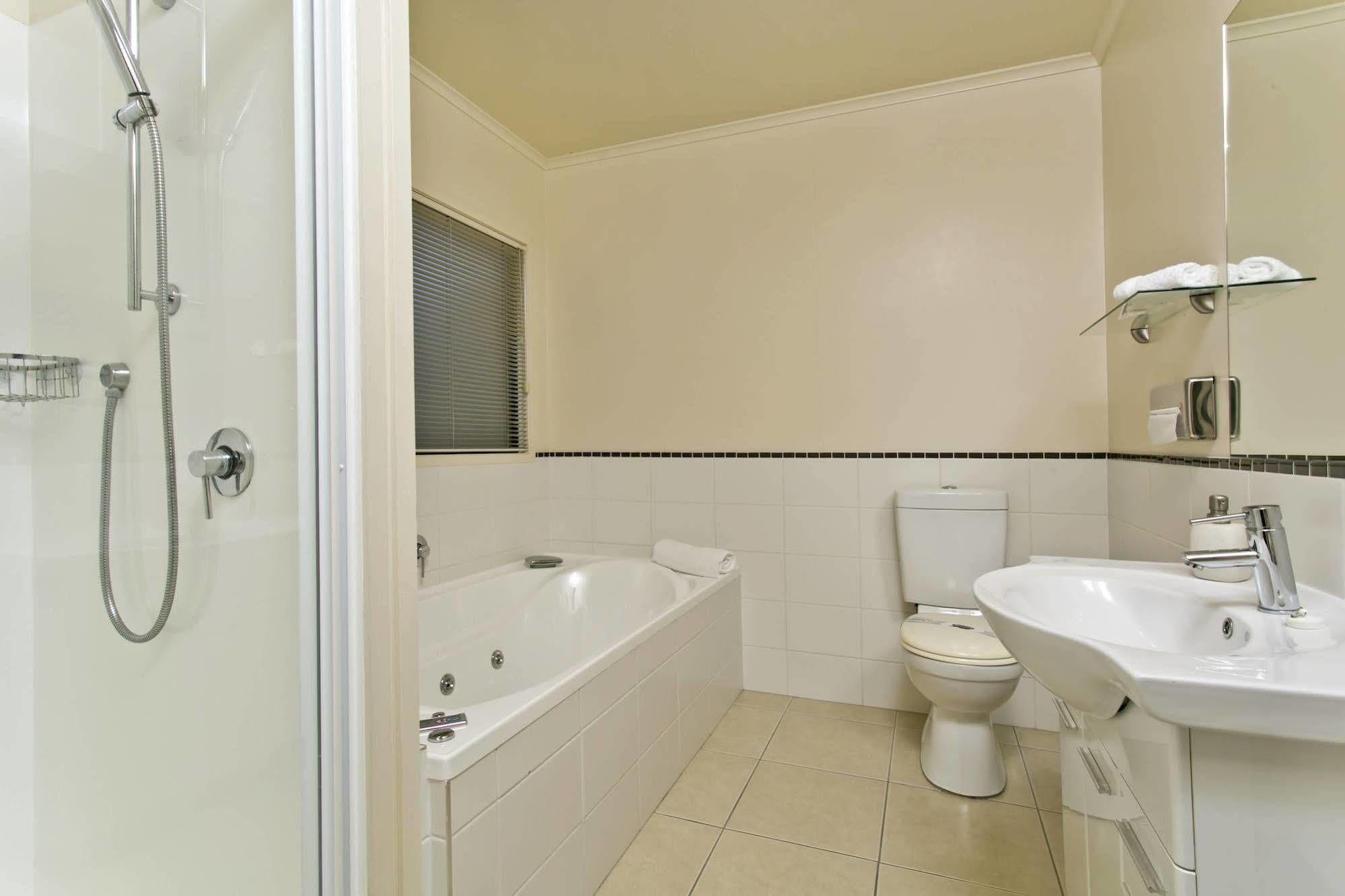 המילטון Ballinor Motor Inn מראה חיצוני תמונה